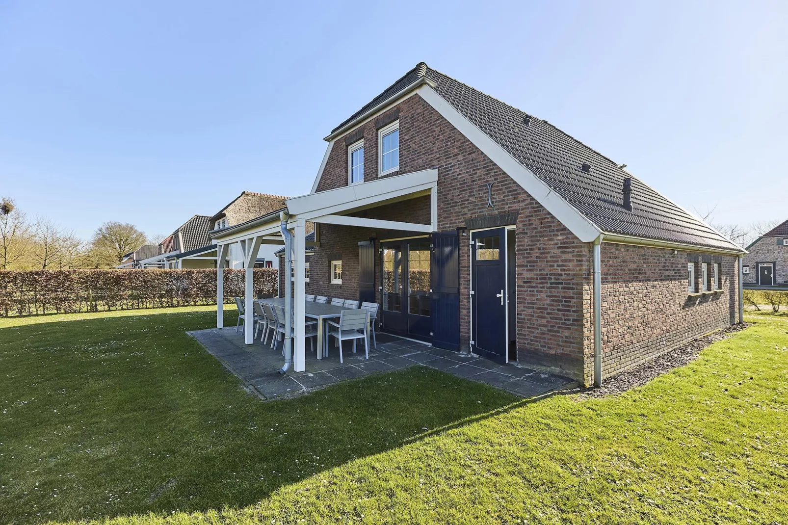 Buitenhof De Leistert 5 - Buitenkant zomer