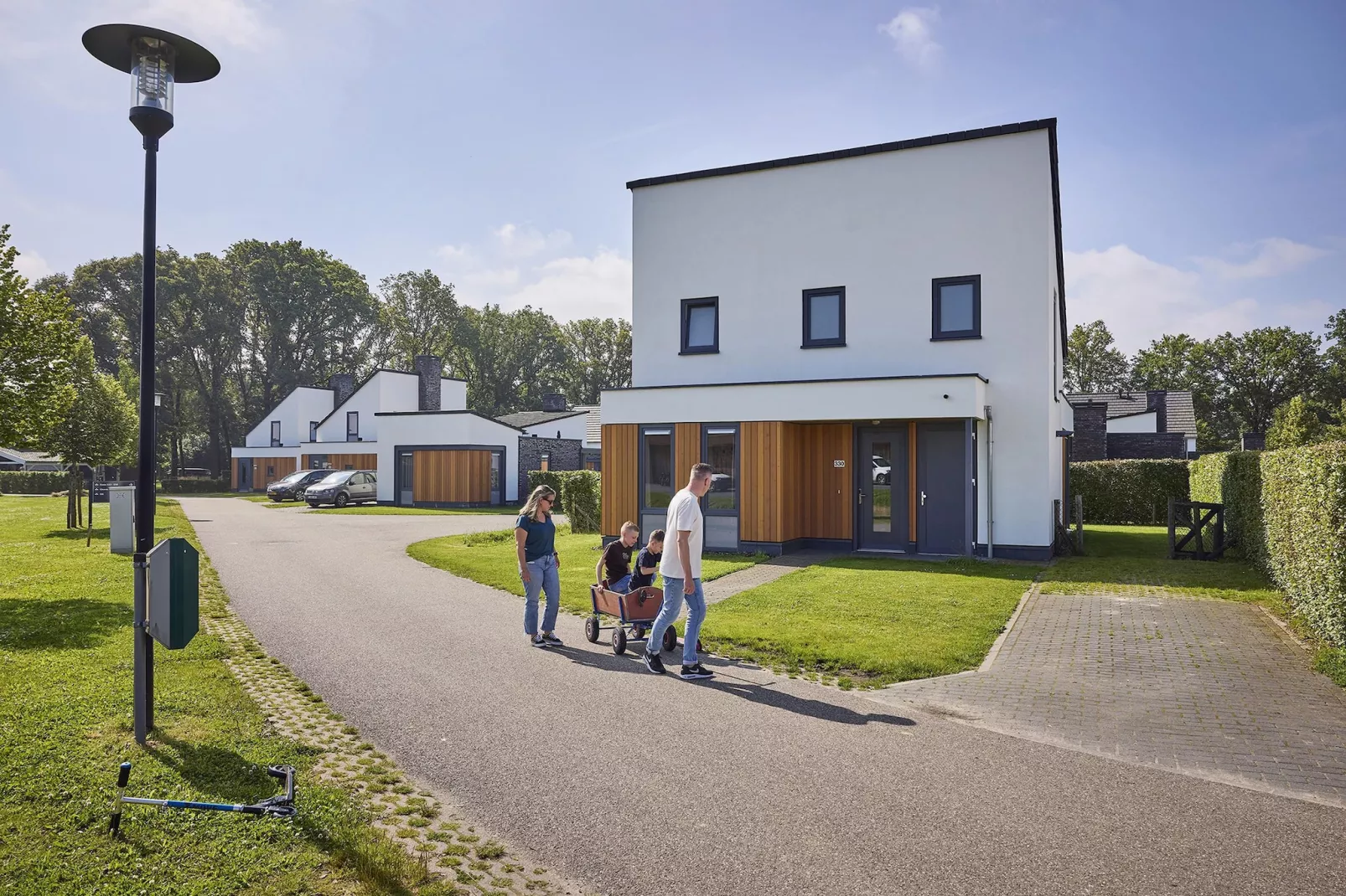 Buitenhof De Leistert 24 - Buitenkant zomer