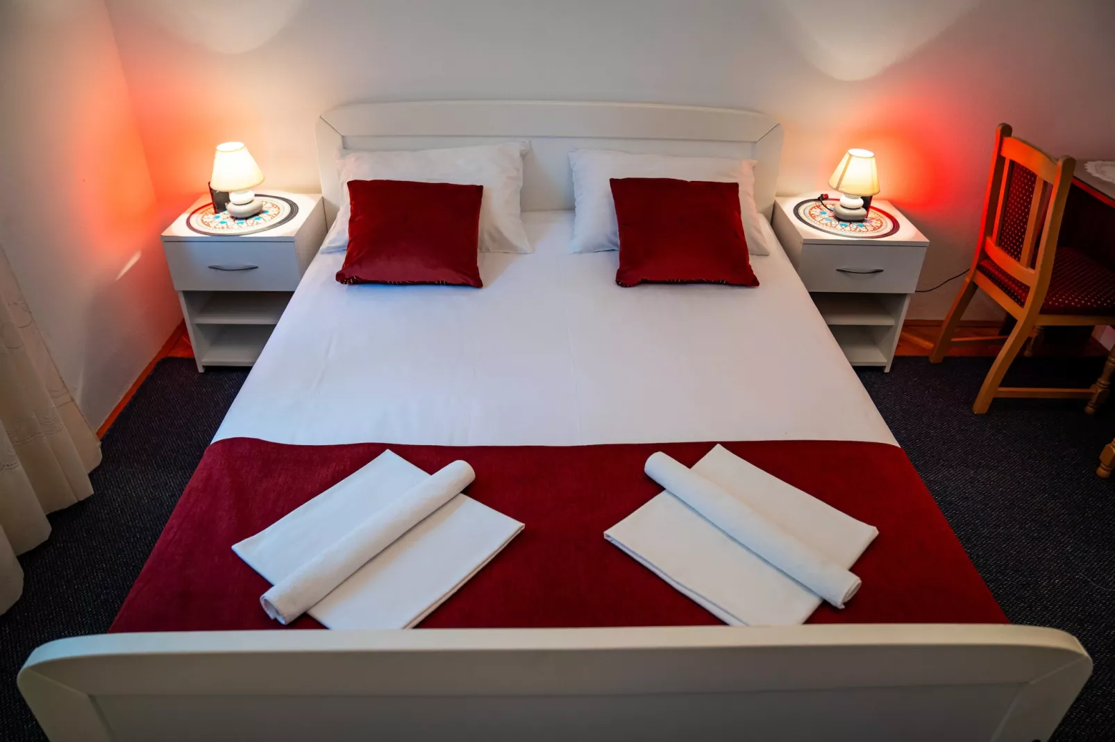 Guest House Cesic - Double Room No2-Slaapkamer