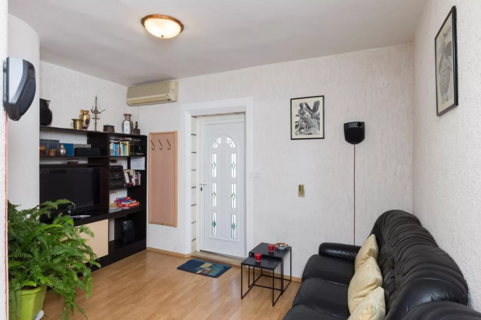 Apartment Milić - Two Bedroom Apartment with Terrace and Sea View (Sinjska 15)-Woonkamer