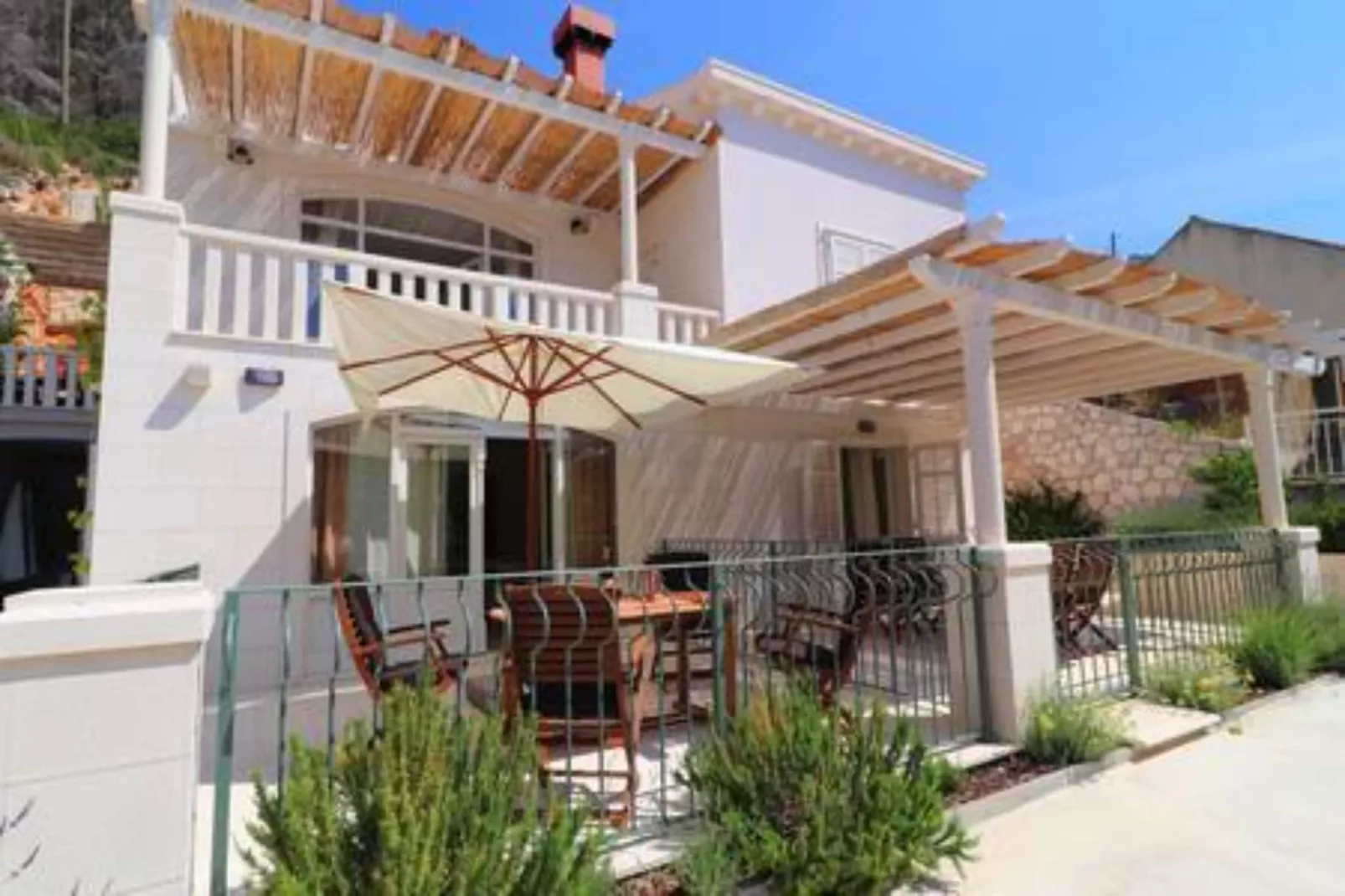 Apartments Seafront Silence - One Bedroom Apartment with Terrace and Sea View-Buitenkant zomer