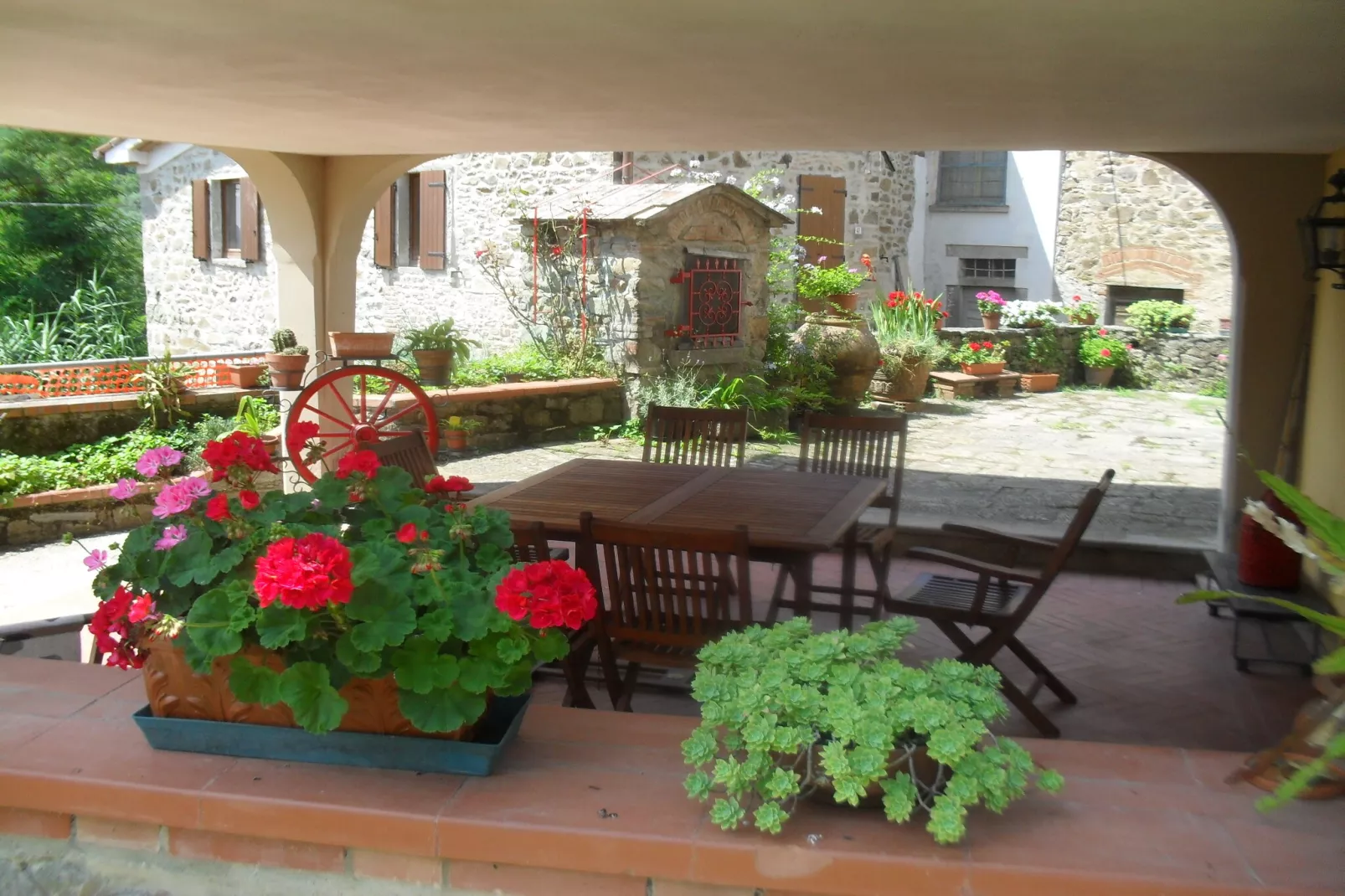 Appartamento Marliana-Buitenkant zomer