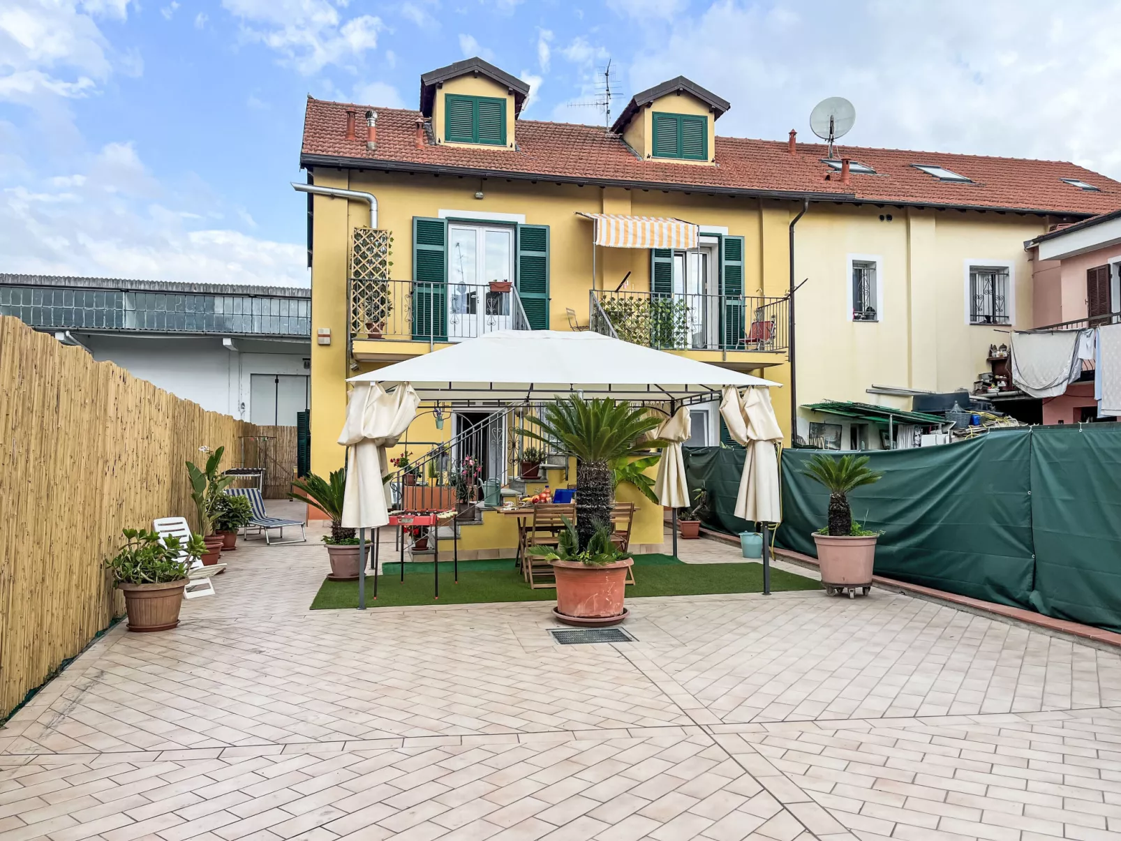Tra Mare e Collina-Buiten