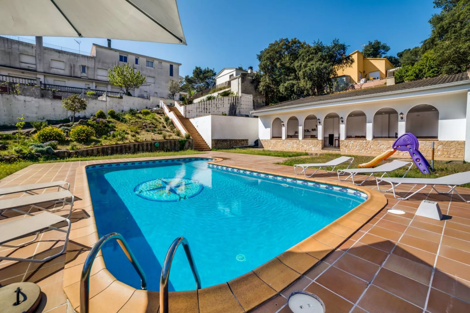 Vivalidays Villa Genis-Zwembad