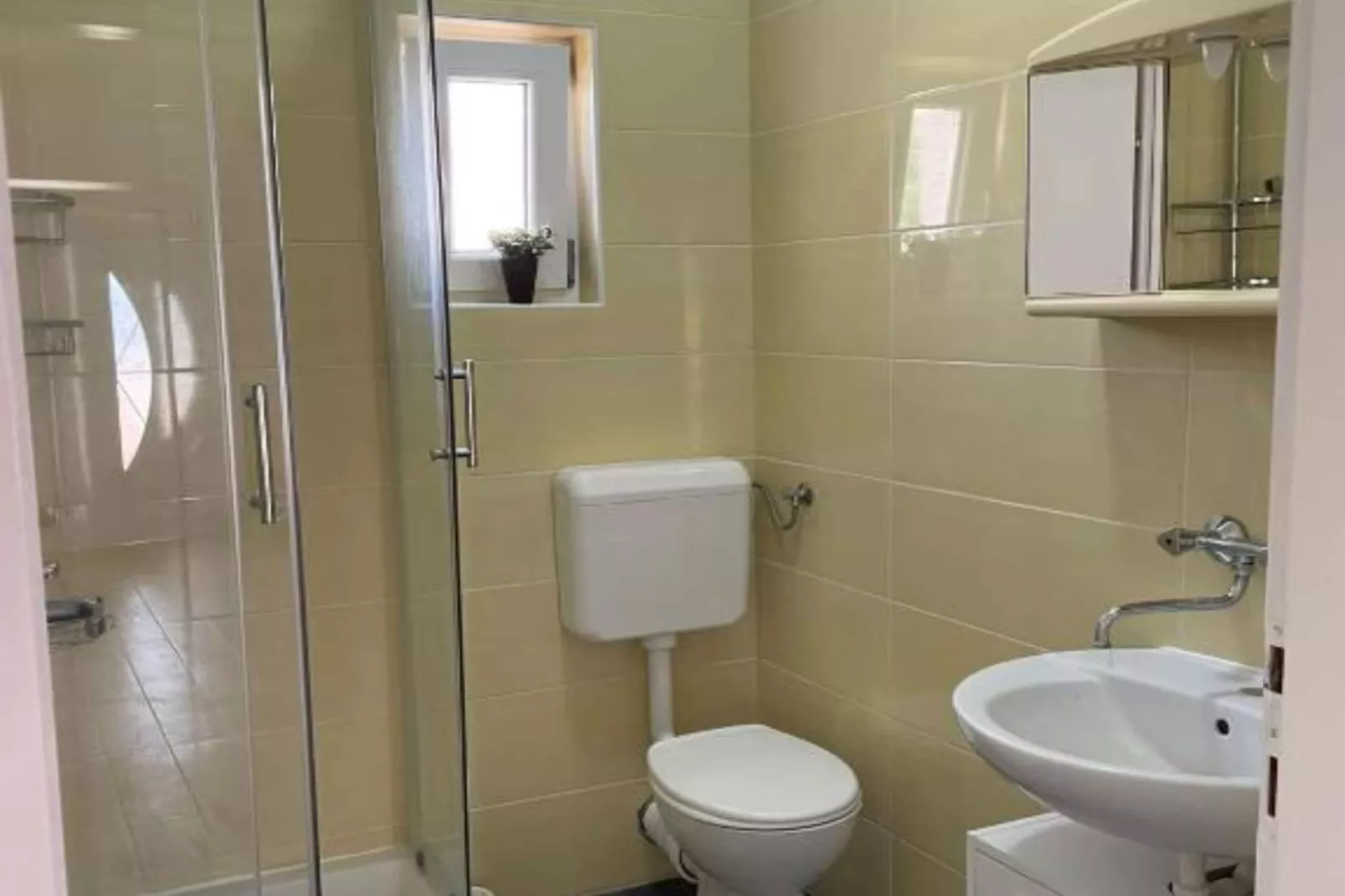 Apartment Megi - Two Bedroom Apartment with Balcony and Sea View-Badkamer