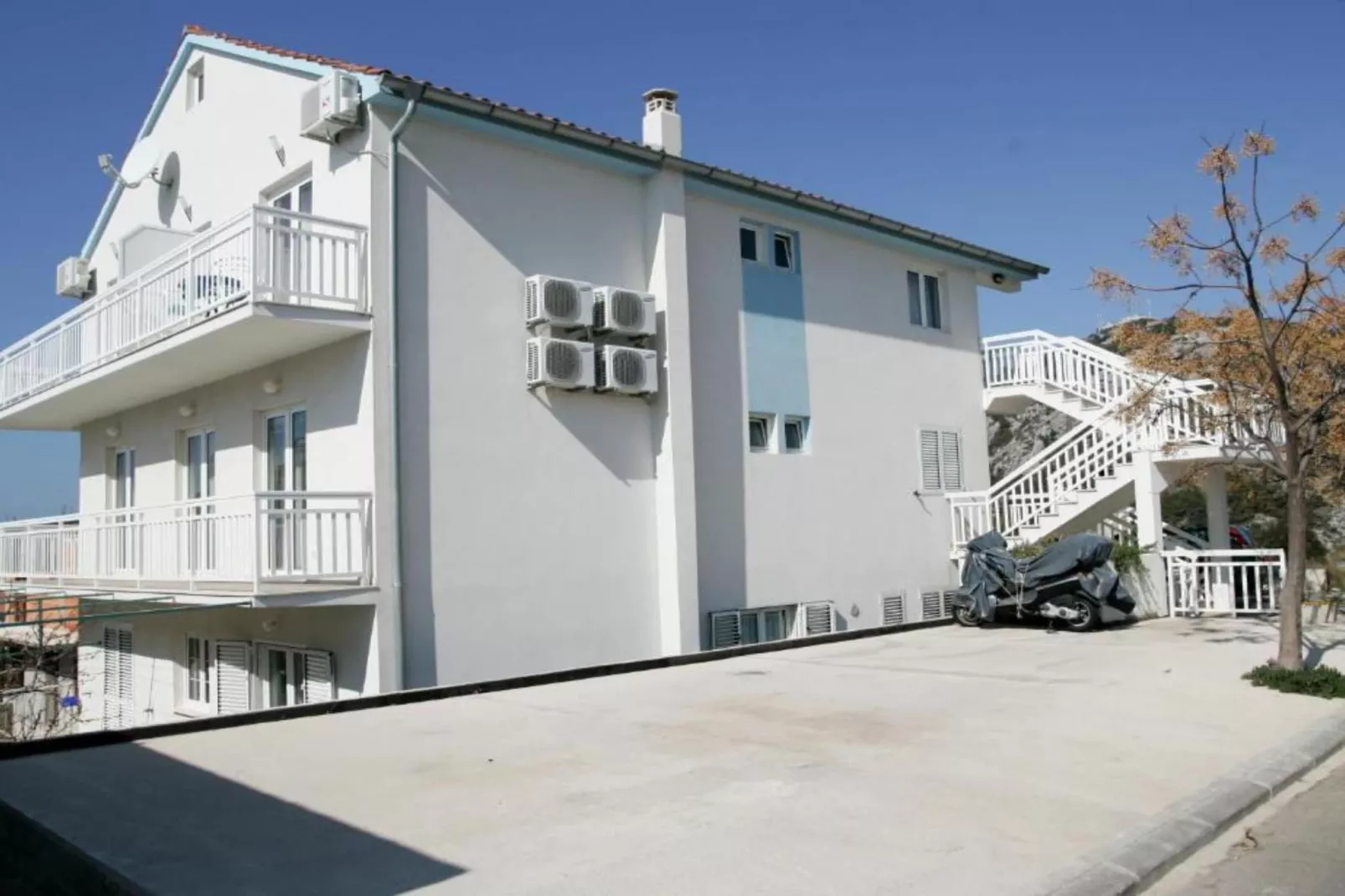 Apartments Trogrlić - Studio with Balcony and Sea View-Buitenlucht