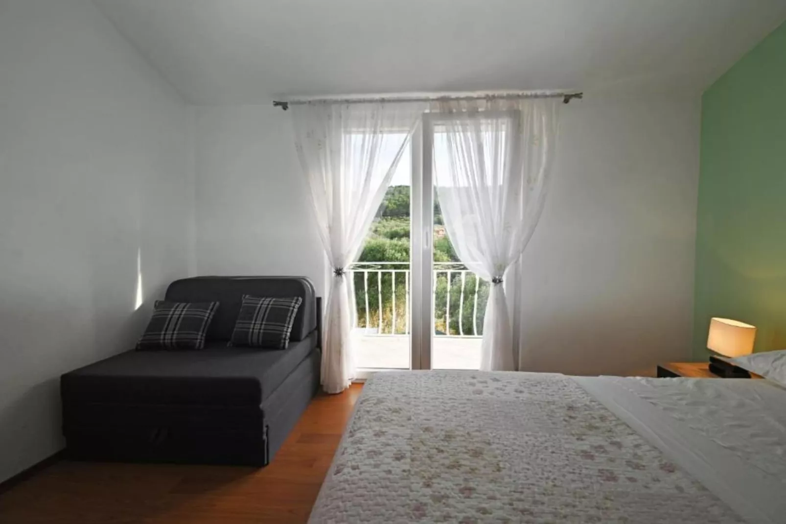 Apartments Mihovilović - 50 m from beach - Superior Two Bedroom Apartment with Balcony and Sea View (A3)-Slaapkamer