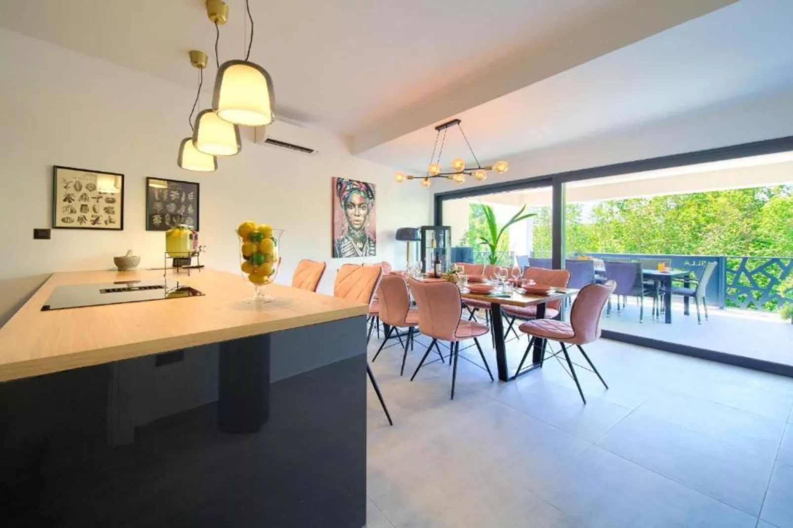 Wellness Villa Modruna - Four Bedroom Villa with Swimming pool-Eetkamer
