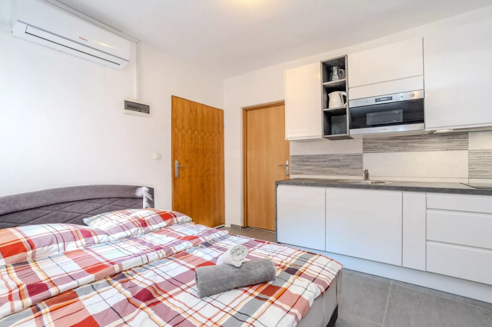 Apartments Robi & Kristina - Studio Apartment with Terrace S2-Slaapkamer