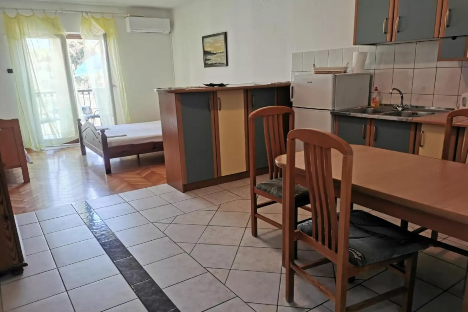 Apartments White House - Two Bedroom Apartment with Terrace 1-Eetkamer