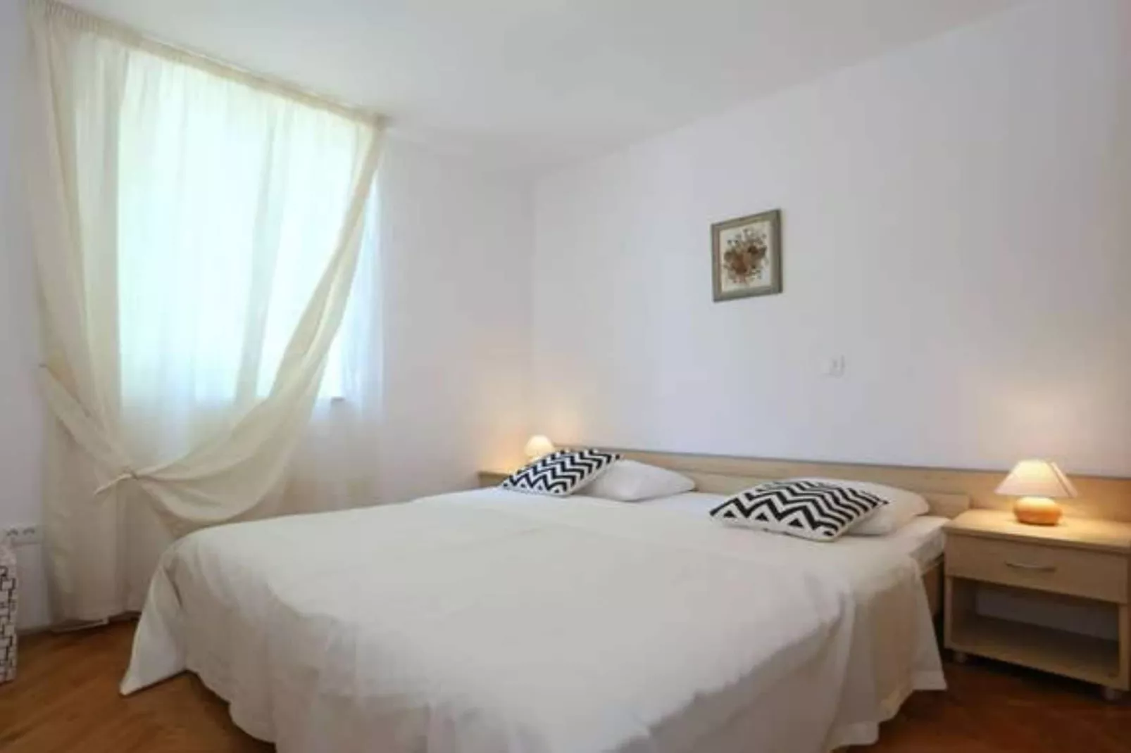 Beachfront Apartments Tamarix - One Bedroom Apartment with Partial Sea View-Slaapkamer