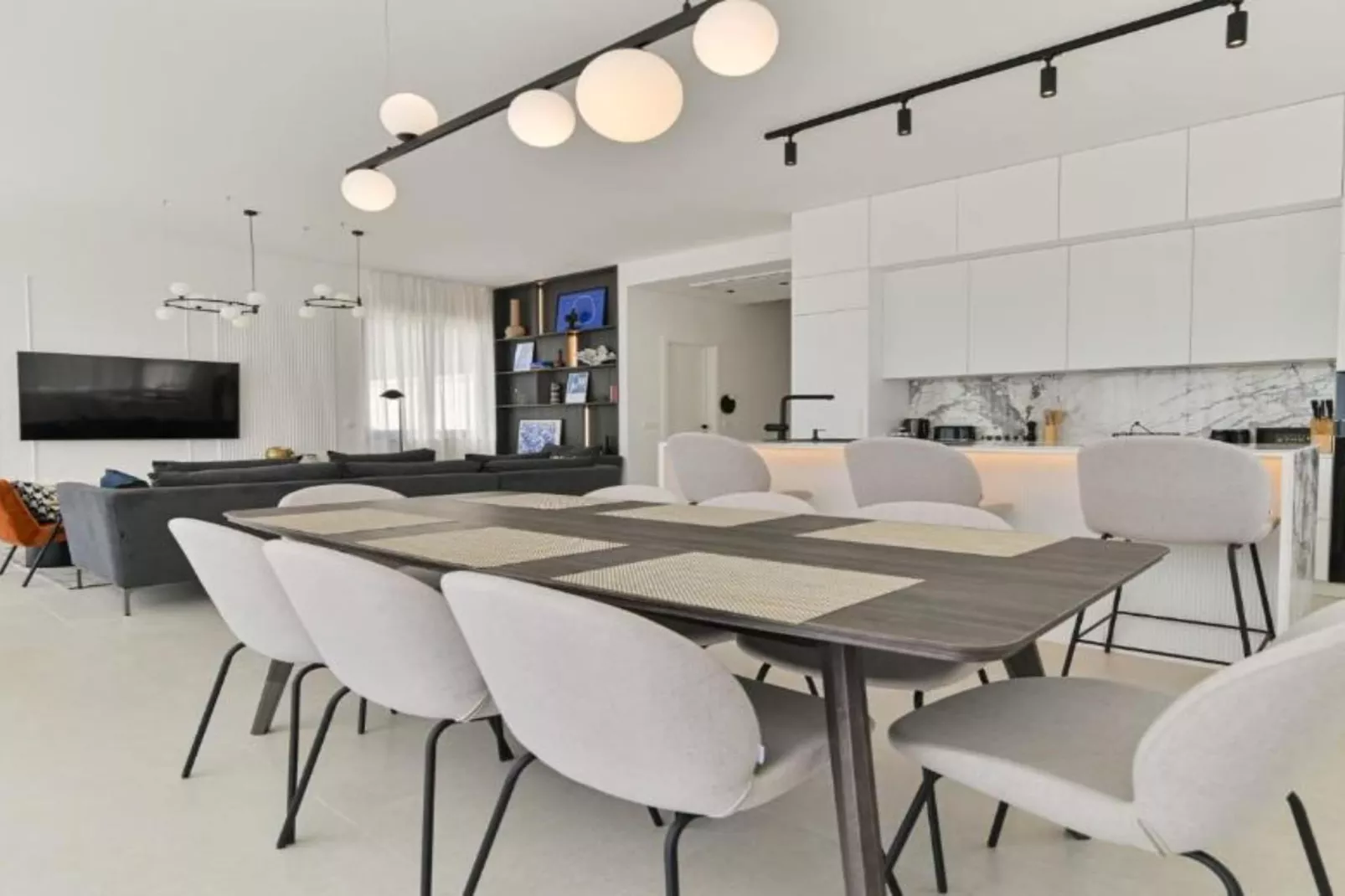 Villa Olive - Five bedroom Villa with Terrace and Swimming pool-Eetkamer