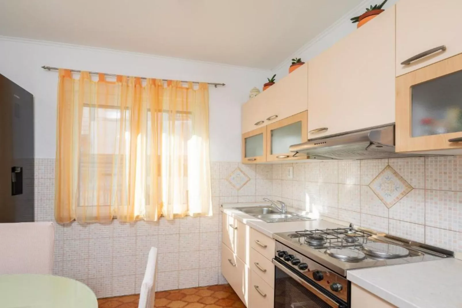 Omis River & Sea Escape - One Bedroom Apartment with Balcony and Sea View-Keuken