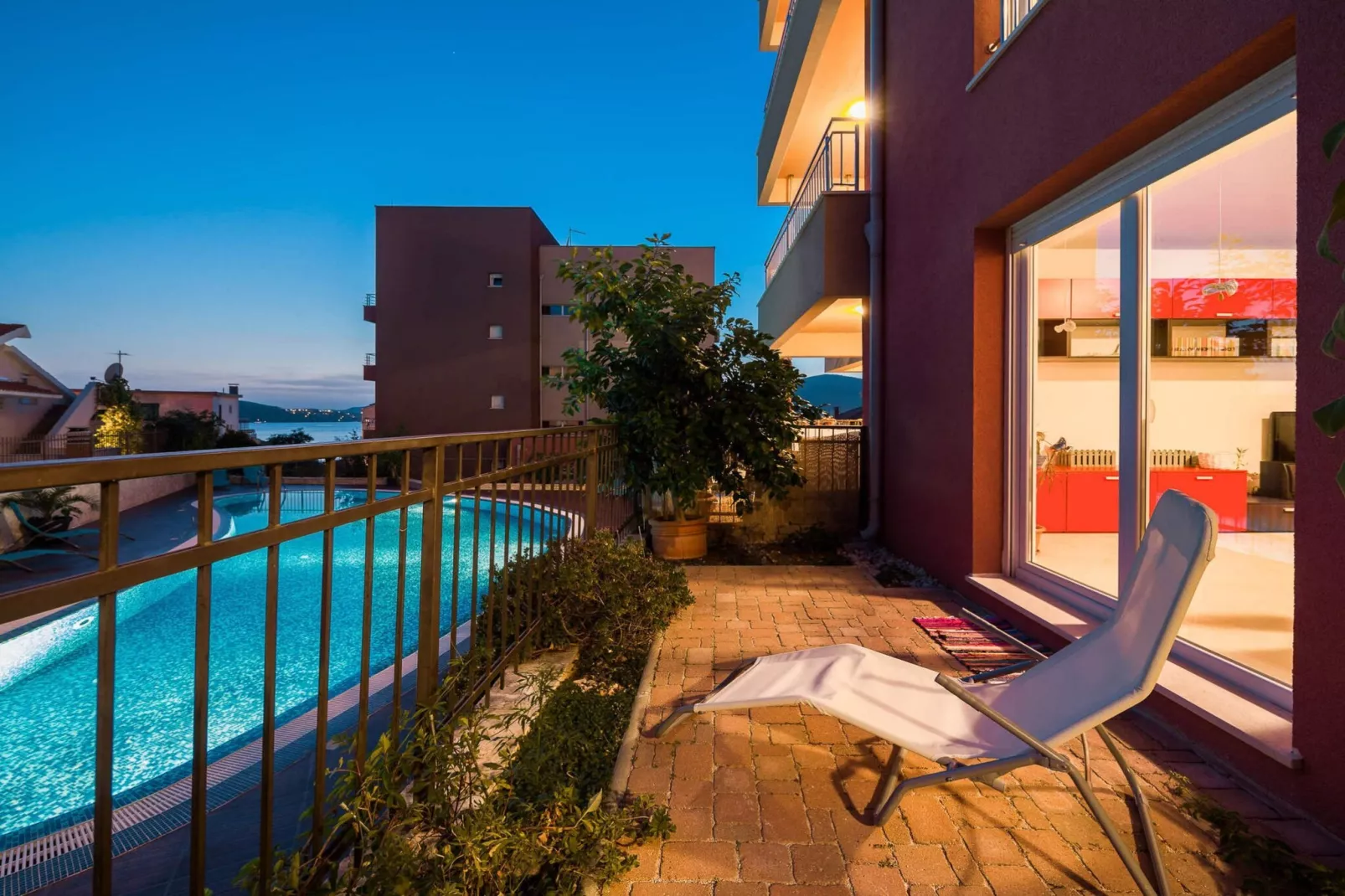 Elegant Hideaway Apartment with Pool - Two Bedroom Apartment with Pool-Terrasbalkon