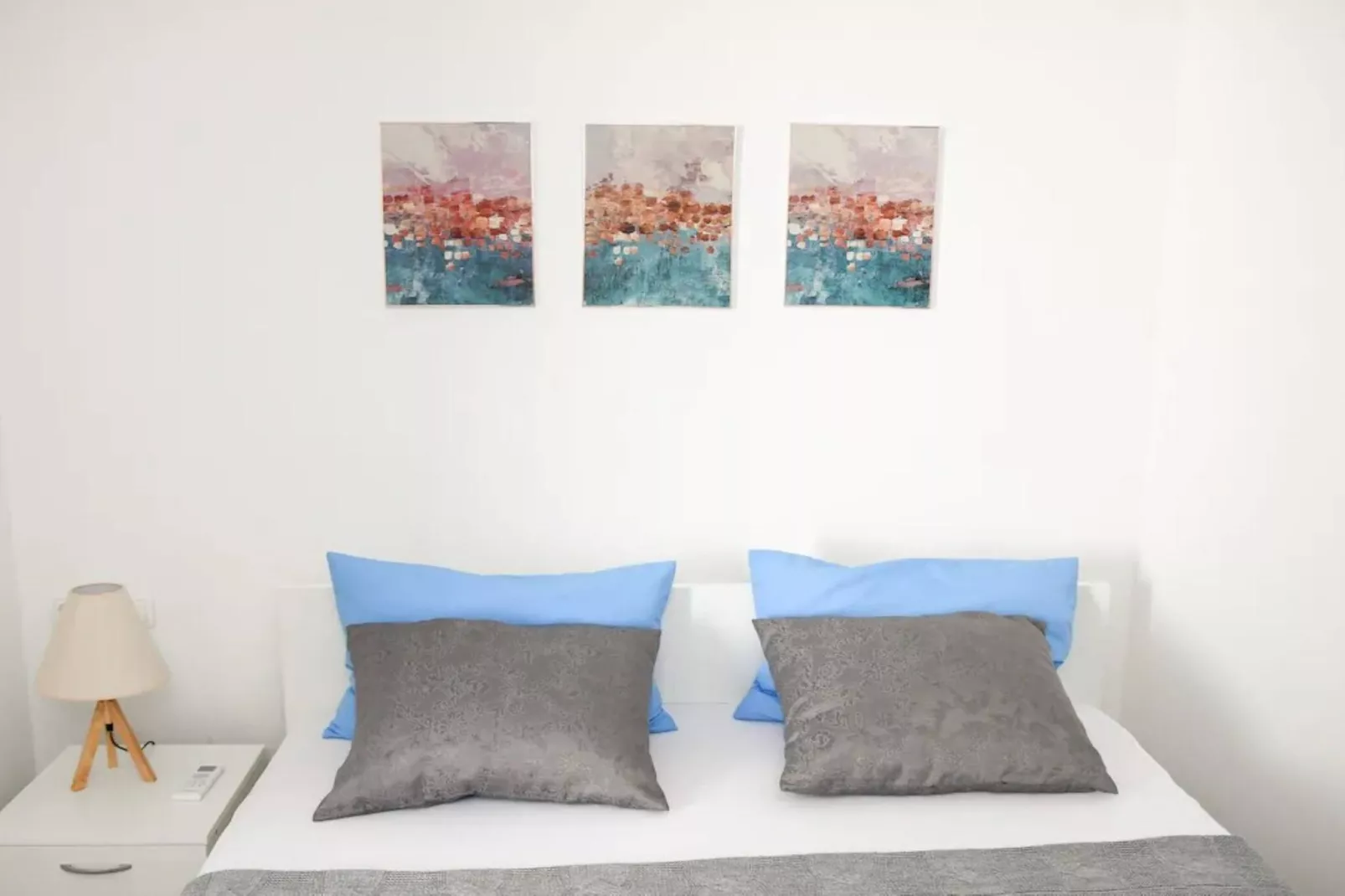 Stylish Okrug Gornji Apartment with Terrace and Patio - Two Bedroom Apartment with Terrace-Slaapkamer