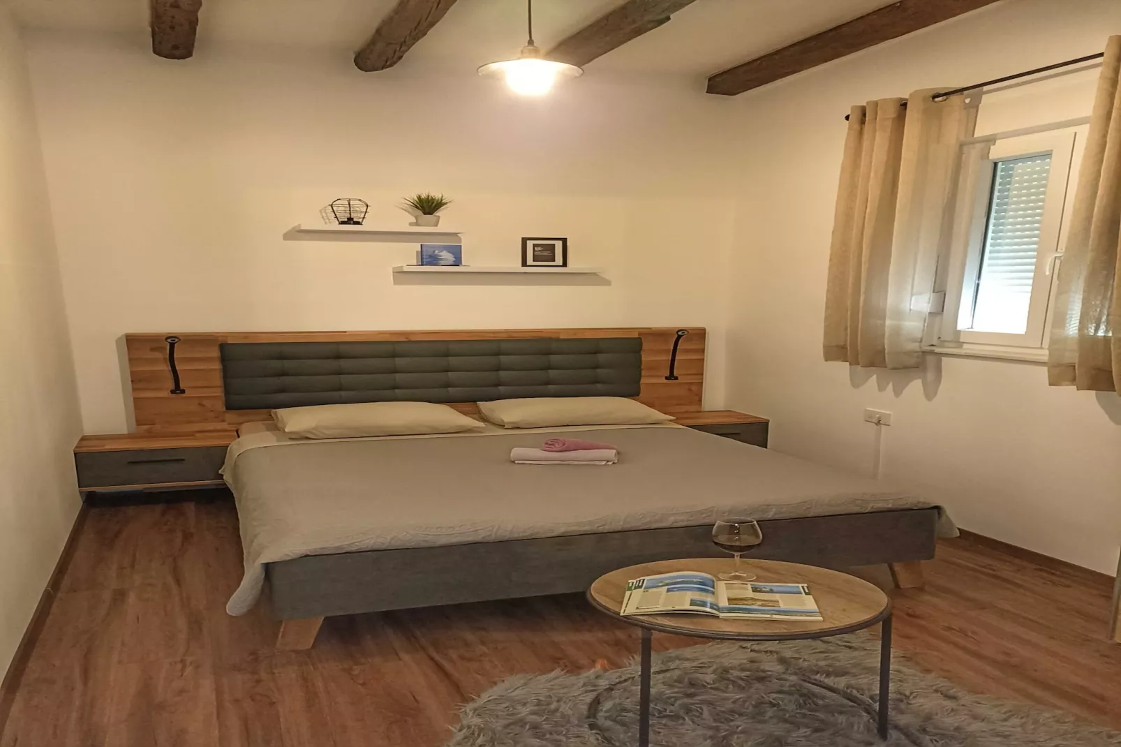 Apartment Ivan - Two Badroom Apartment with Hot Tob-Slaapkamer