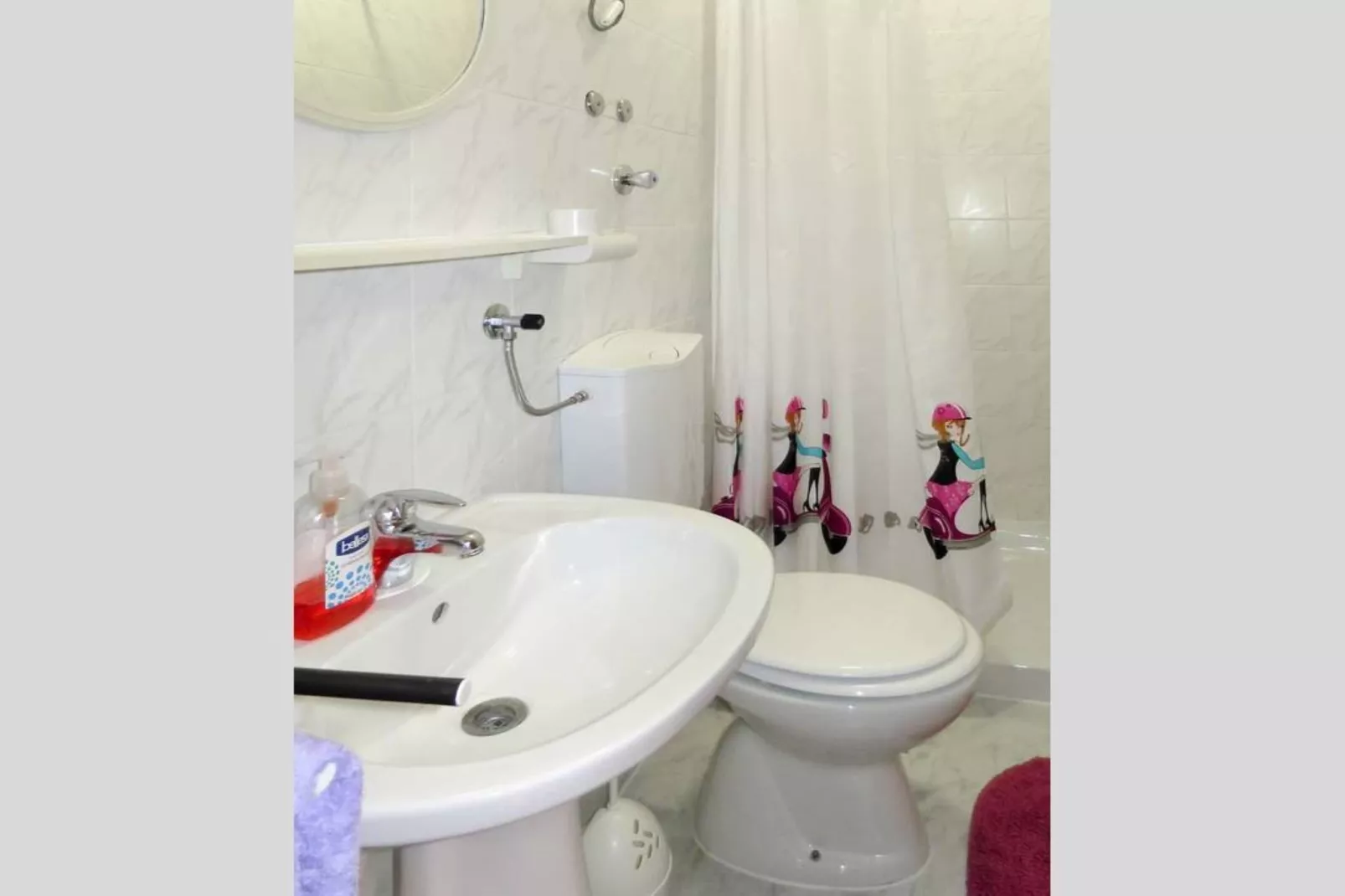 Sea-View Apartments with Pool, Terrace, and Outdoor Lounge in Scenic Čiovo Island - Comfort One Bedroom Apartment (Sollis III)-Badkamer
