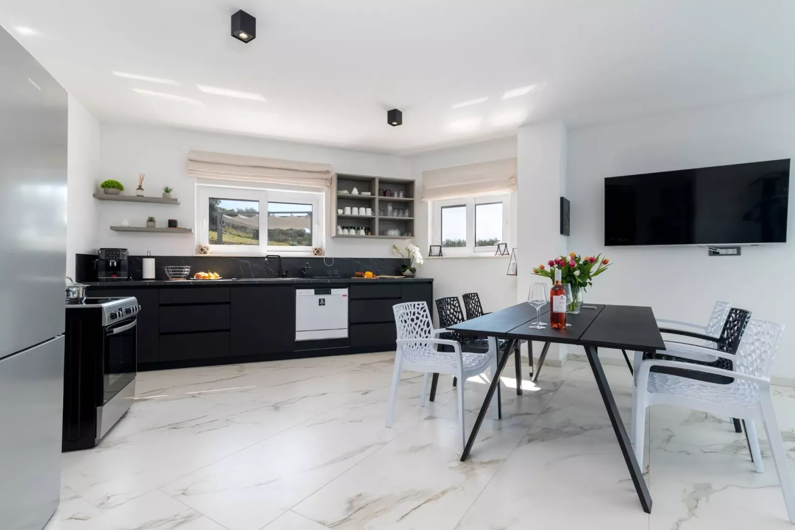 Luminous Infinity Villa with Pool and Gym - Six Bedroom Villa with Pool-Keuken