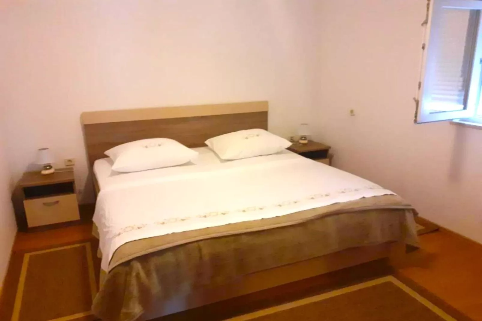 Seaside Okrug Gornji Apartment with Terrace and Patio - Two Bedroom Apartment with Terrace-Slaapkamer