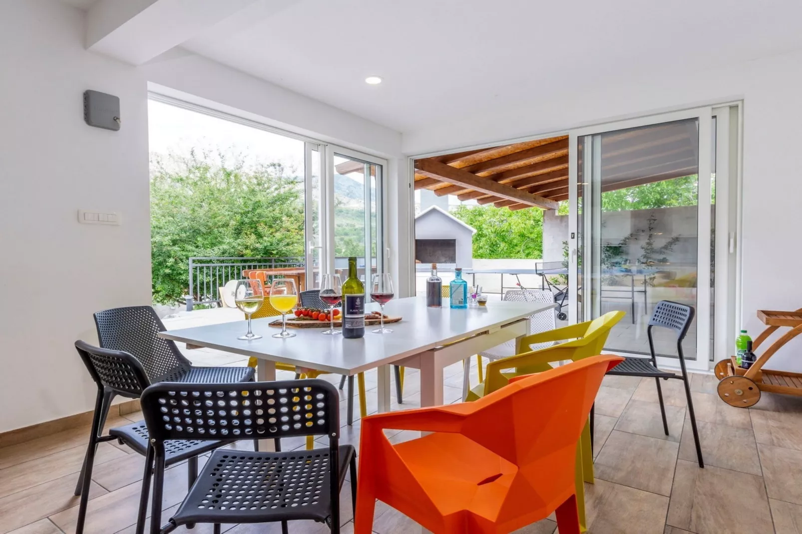 Five Bedroom Villa-Eetkamer