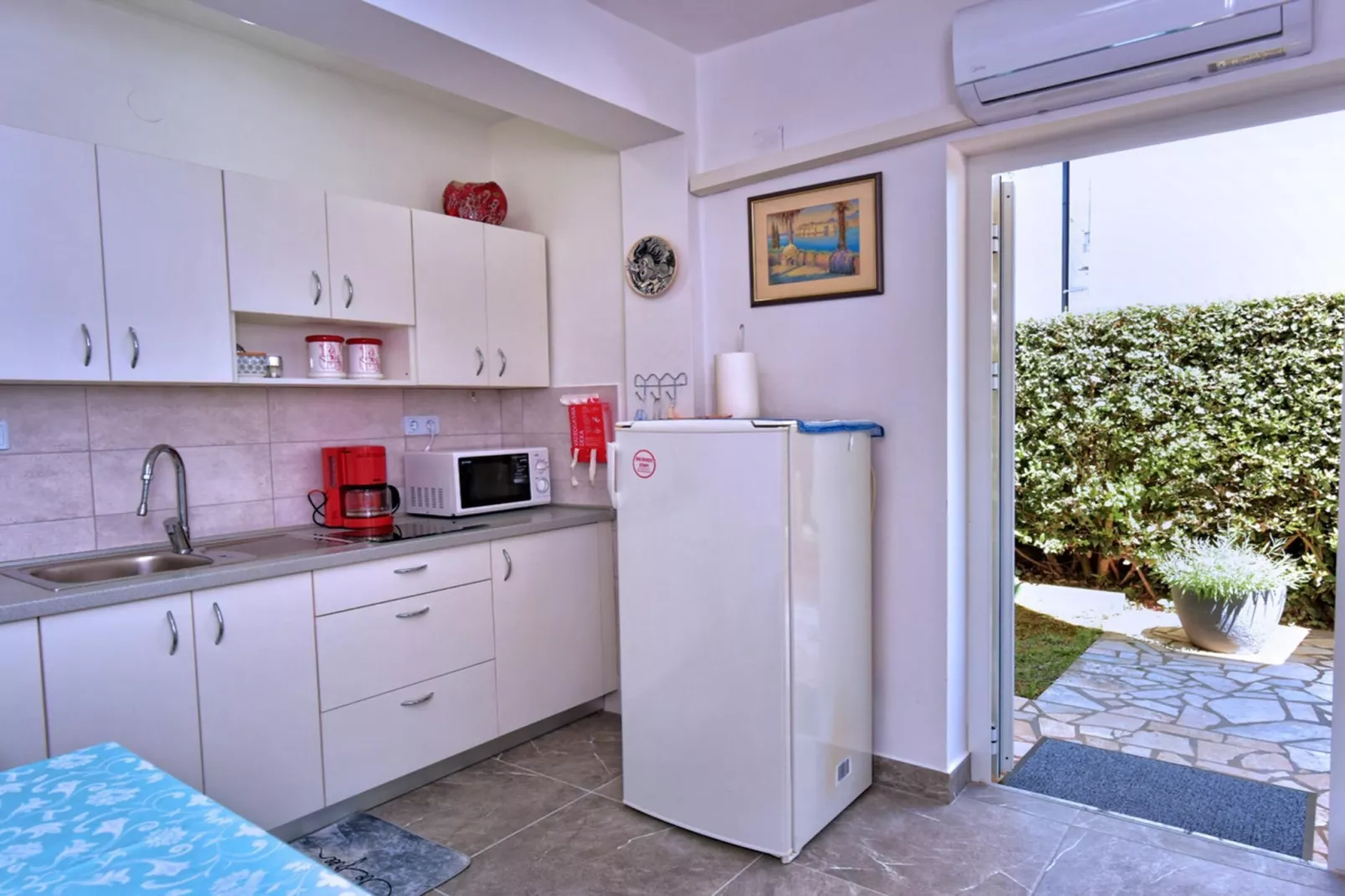 Peaceful and Secluded Krk Apartment with Terrace - One Bedroom Apartment with Terrace-Keuken