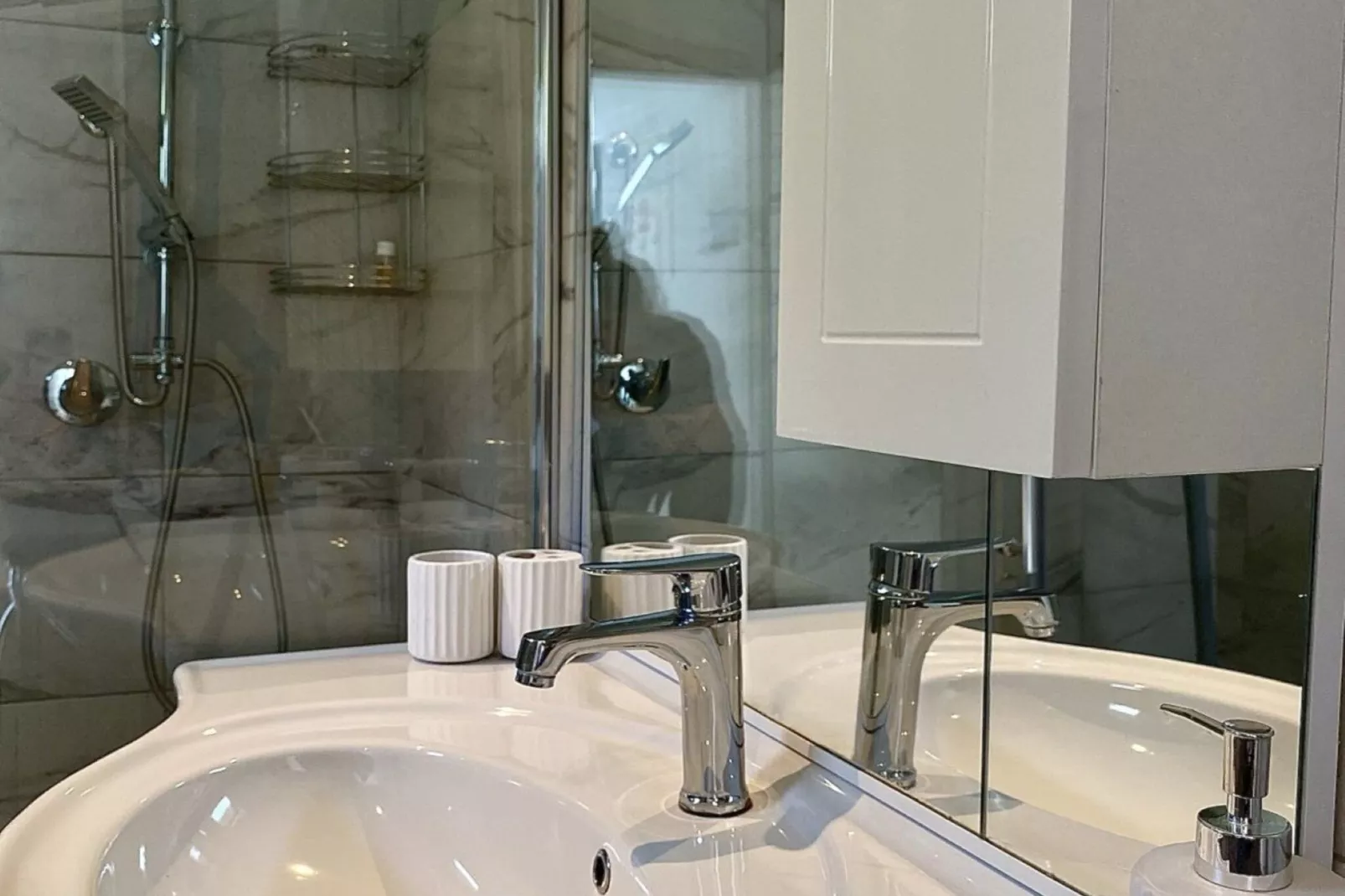 Luxury Lovran Apartments with Swimming Pool - Classic One Bedroom Apartment-Badkamer