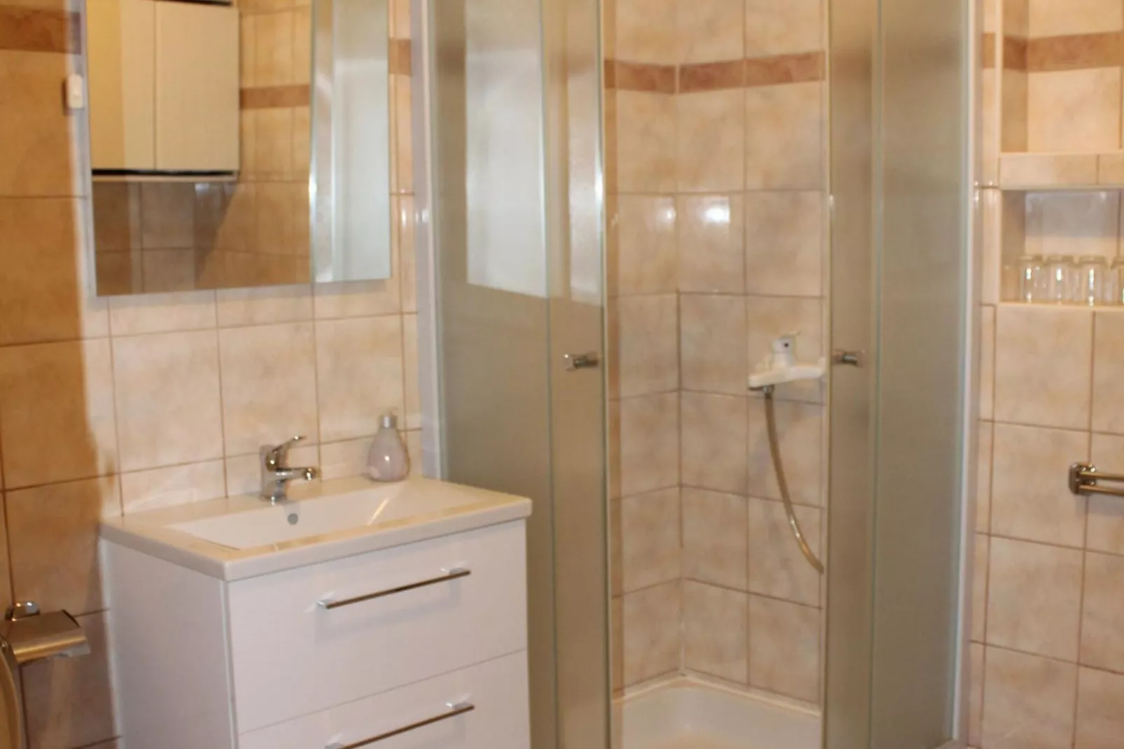 Serene Sea View Krk Apartment with Balcony - Two Bedroom Apartment with Sea View and Balcony-Badkamer