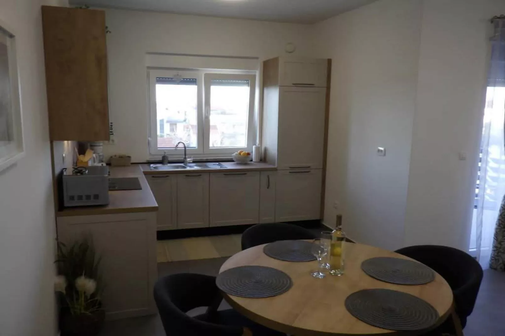Cozy Apartment Bili - Two Bedroom Apartment-Keuken