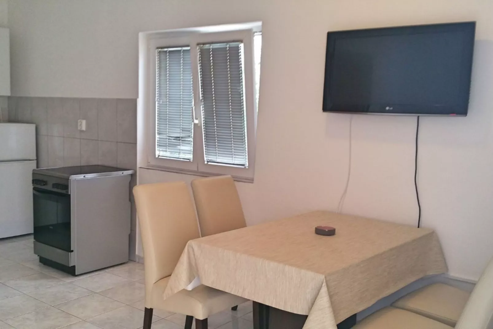 Apartments Mateo - One Bedroom Apartment - White-Keuken