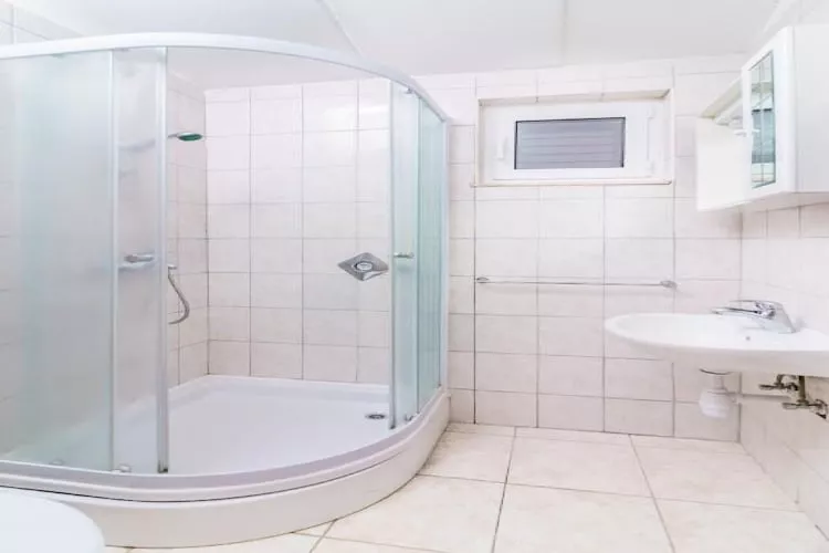 Lumbarda Resort Apartments - Standard One-Bedroom Apartment  F11-Badkamer