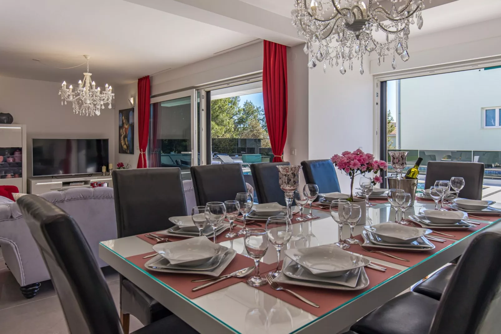 Villa Shaula -  Five Bedroom Holiday Home with Pool,Sauna and Gym-Eetkamer