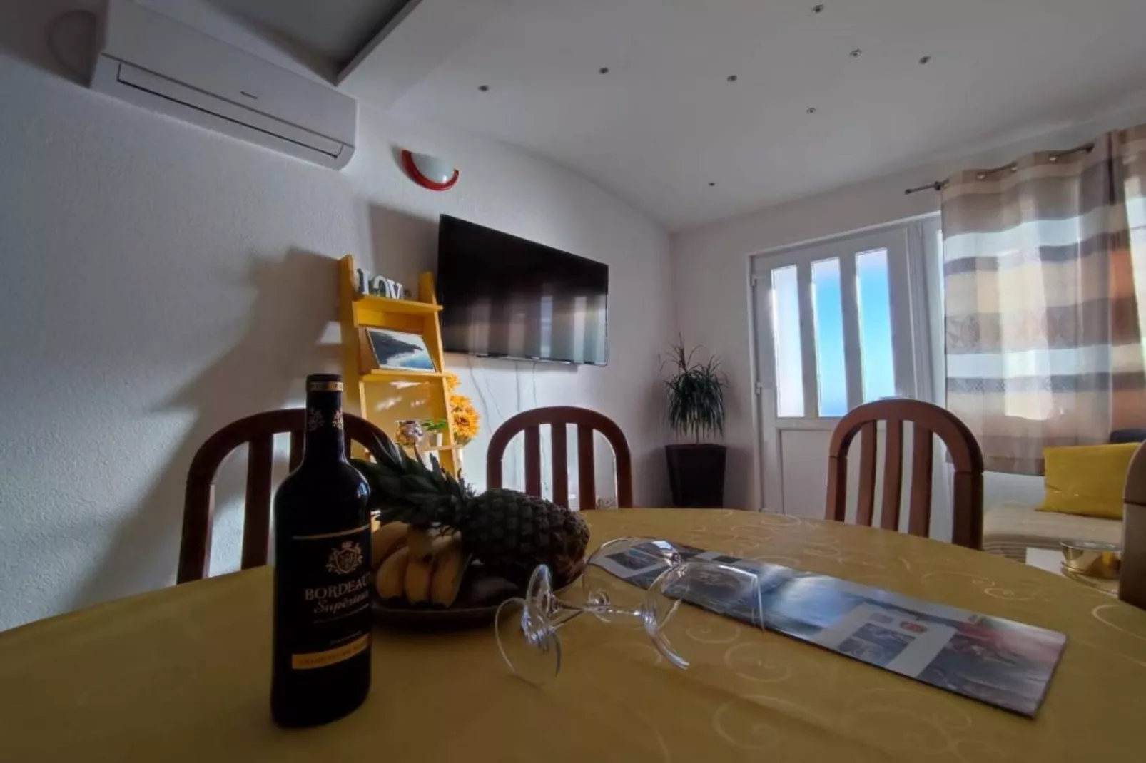 Villa Orada Superior Ground floor - 2 Bedroom apartment-Woonkamer