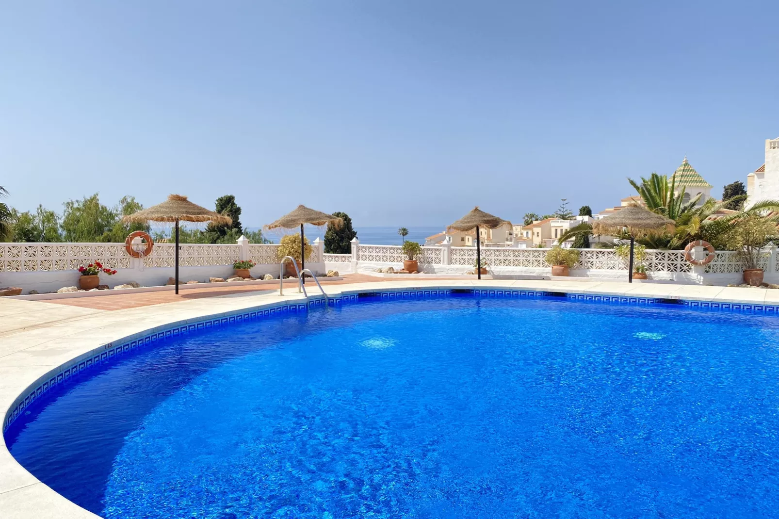 Capistrano Playa 403 by Casasol-Zwembad