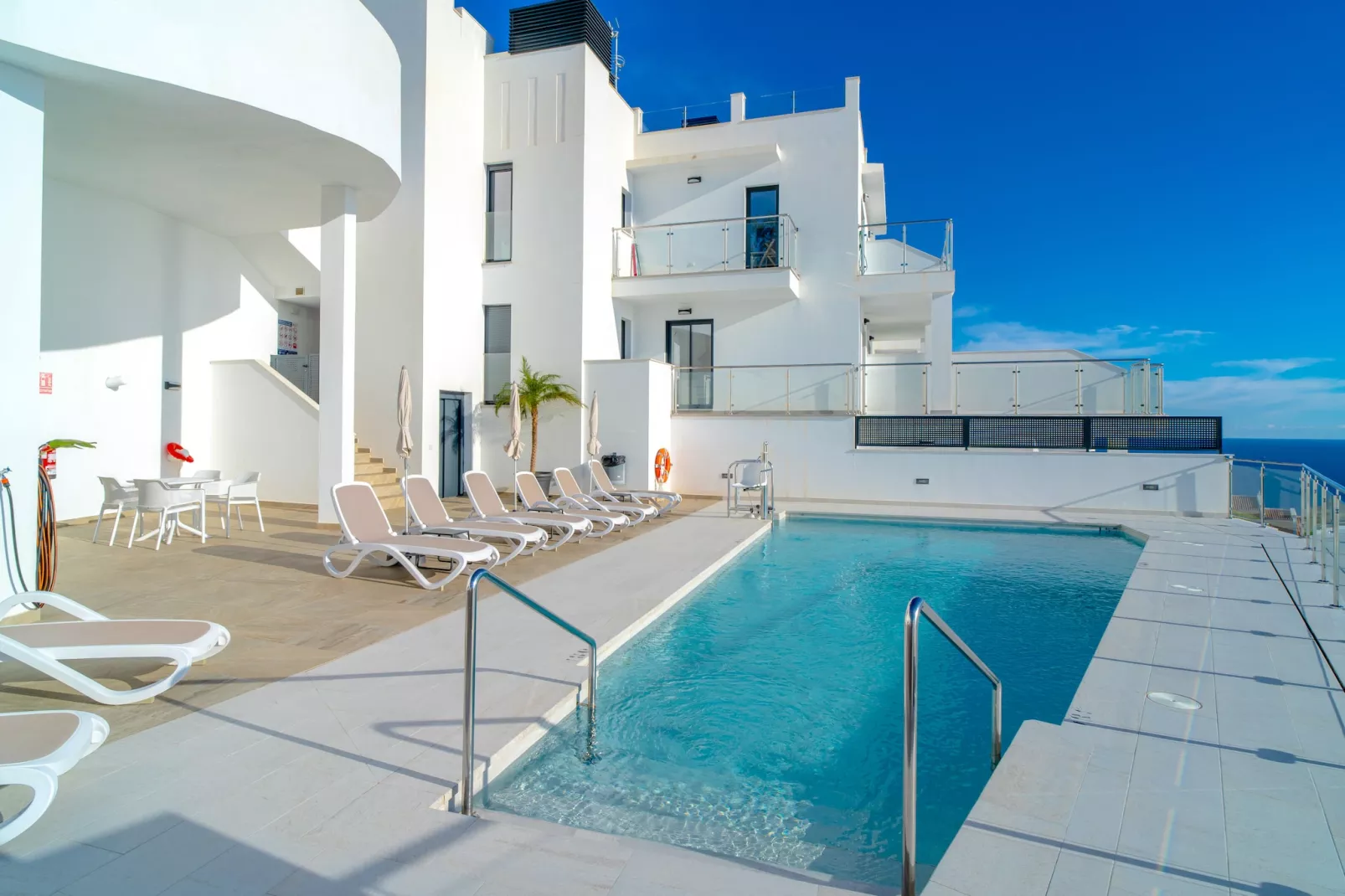 Terrazas de Ladera Duplex 7 by Casasol-Buitenkant zomer