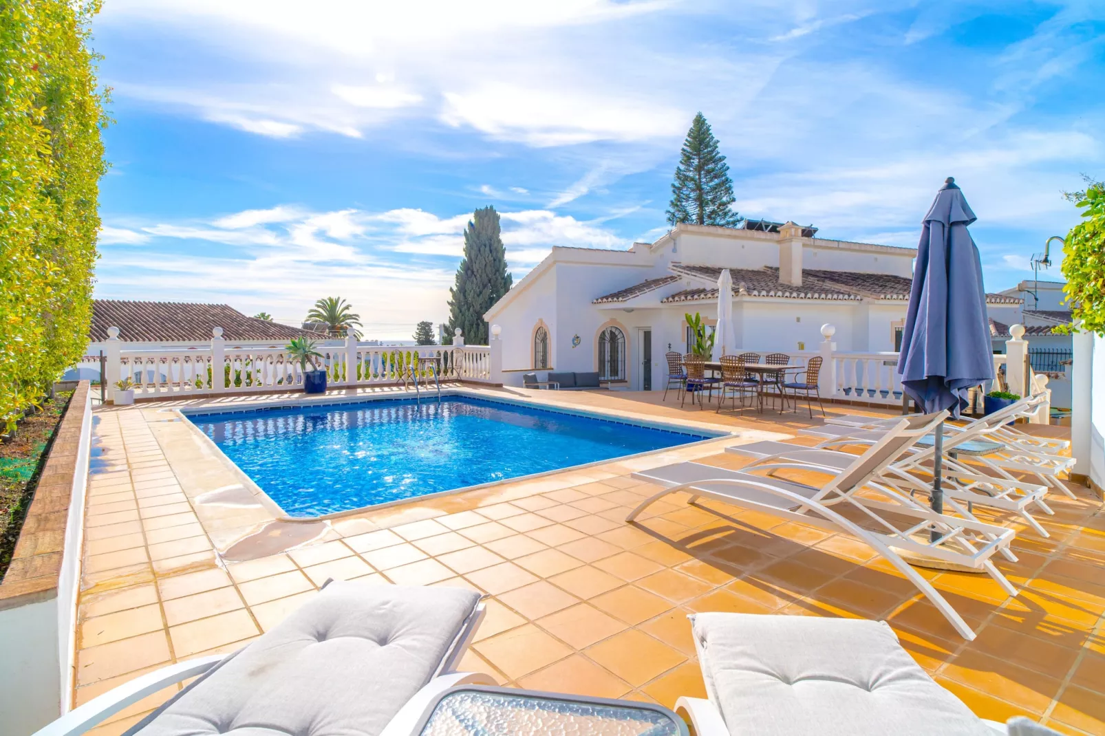 Villa Grande Luxe Private Pool by Casasol-Buitenkant zomer