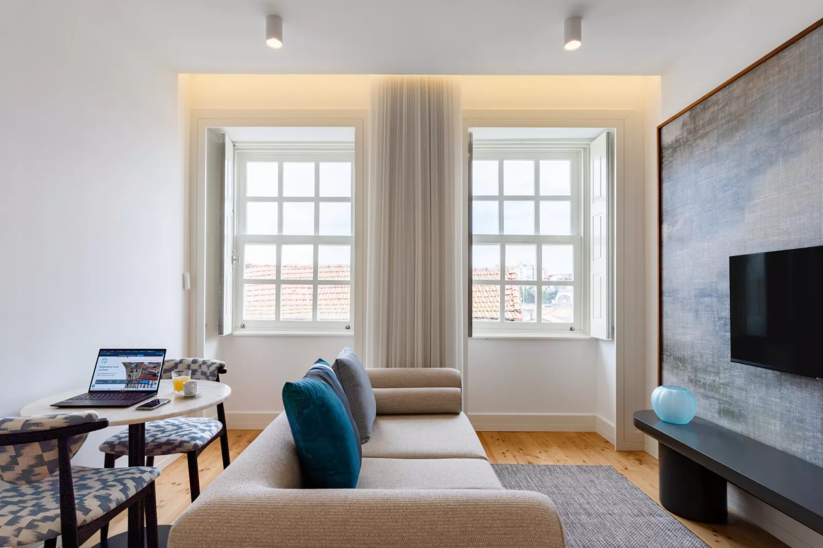 Feel Porto Clérigos Charm Flat 3.2-Woonkamer