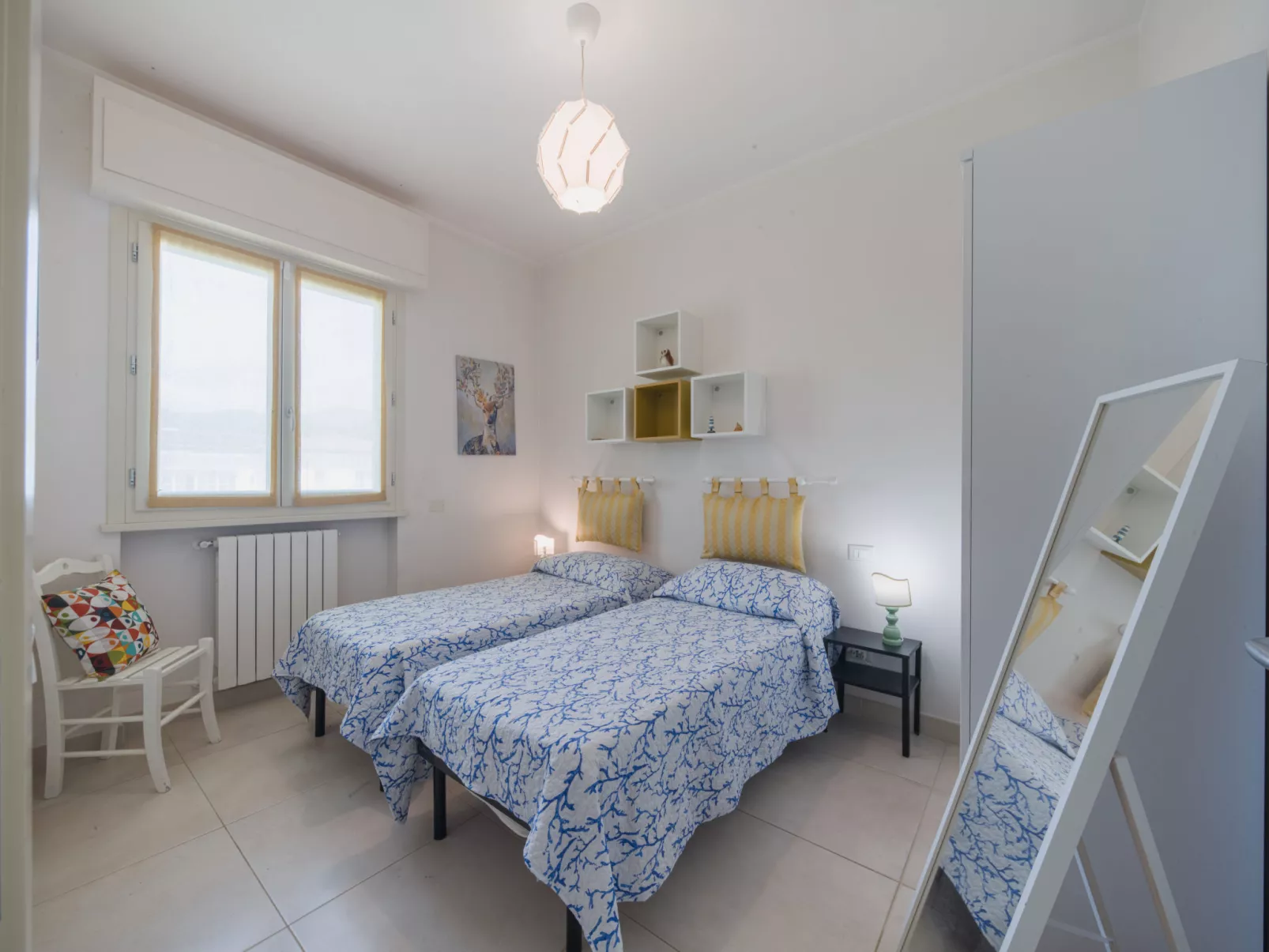 White Home-Binnen