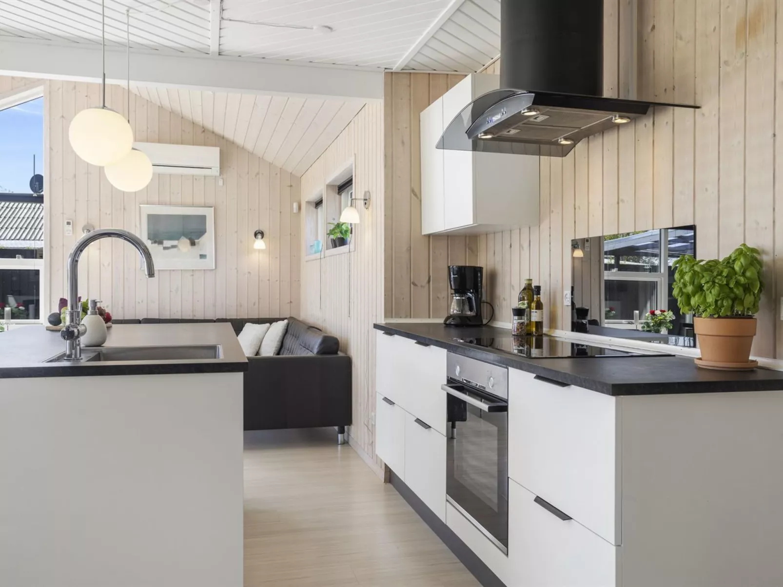 "Herwarth" - 400m from the sea-Binnen