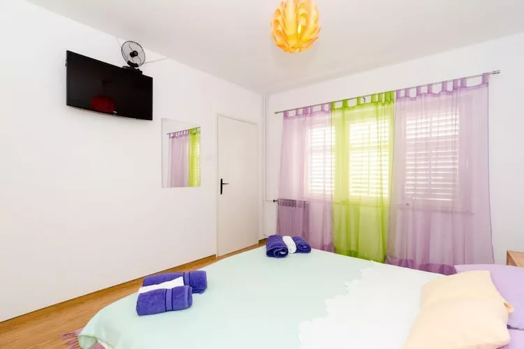 Apartment Dea - One-Bedroom Apartment with Terrace