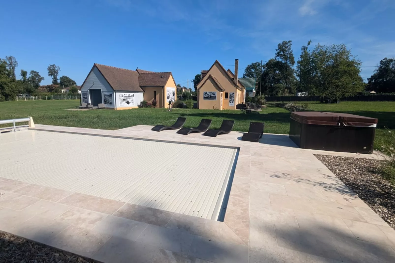 Arnage - Corner - Lodge - Piscine - Rêve au Mans-Zwembad