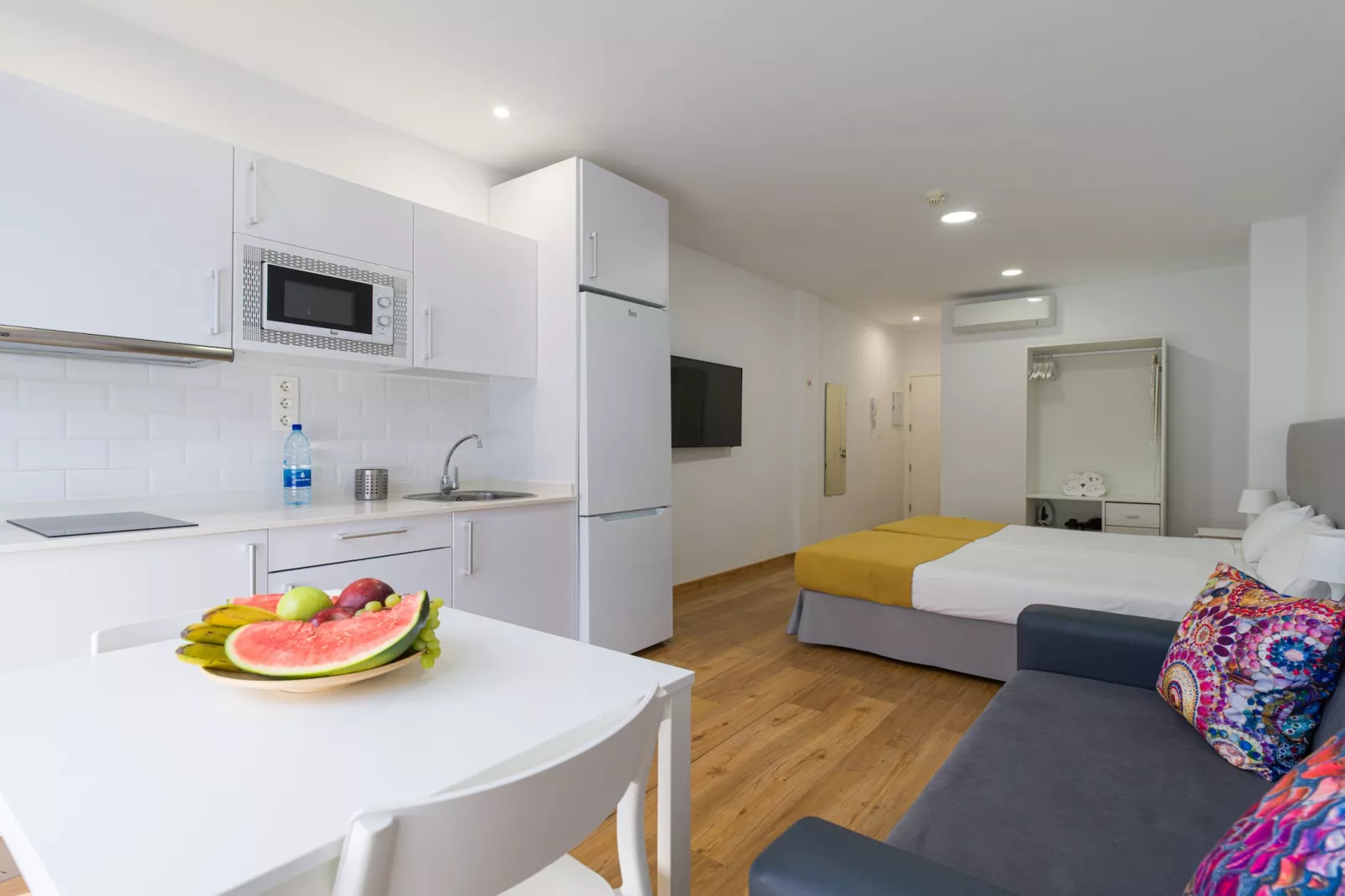 OK Las Canteras 5A by CanariasGetaway-Woonkamer