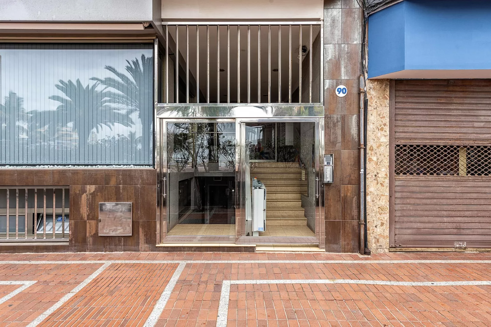 Great balcony over blue sea By CanariasGetaway-Hal-ontvangst