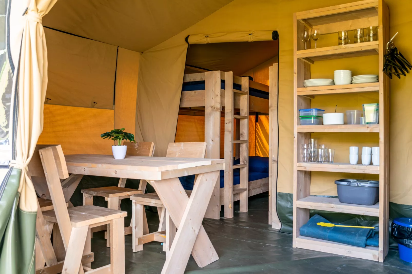 Safaritent | 6 Personen-Eetkamer