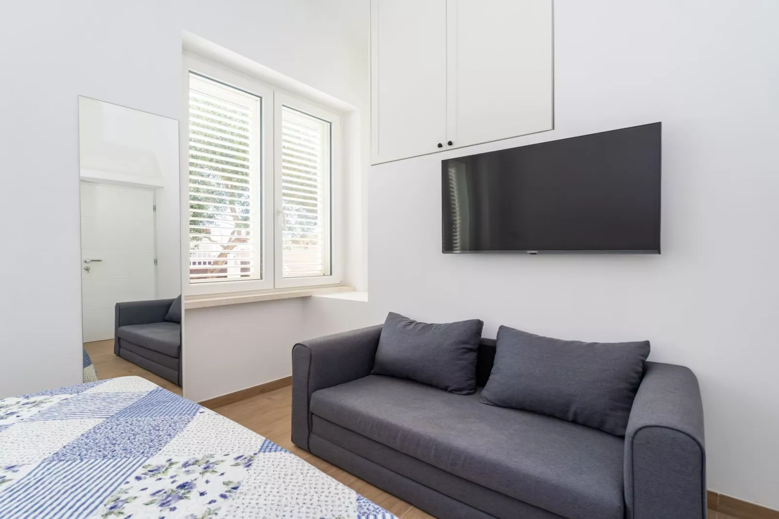 Apartment Nikolica - Two Bedroom Apartment with Terrace-Woonkamer