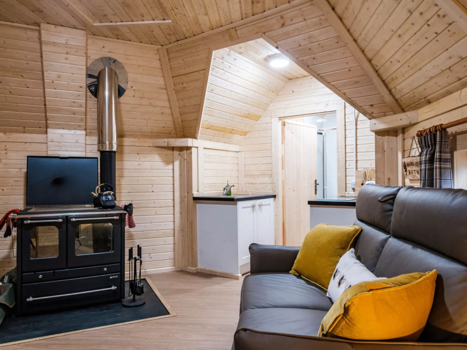 Hazel Bothy-Binnen
