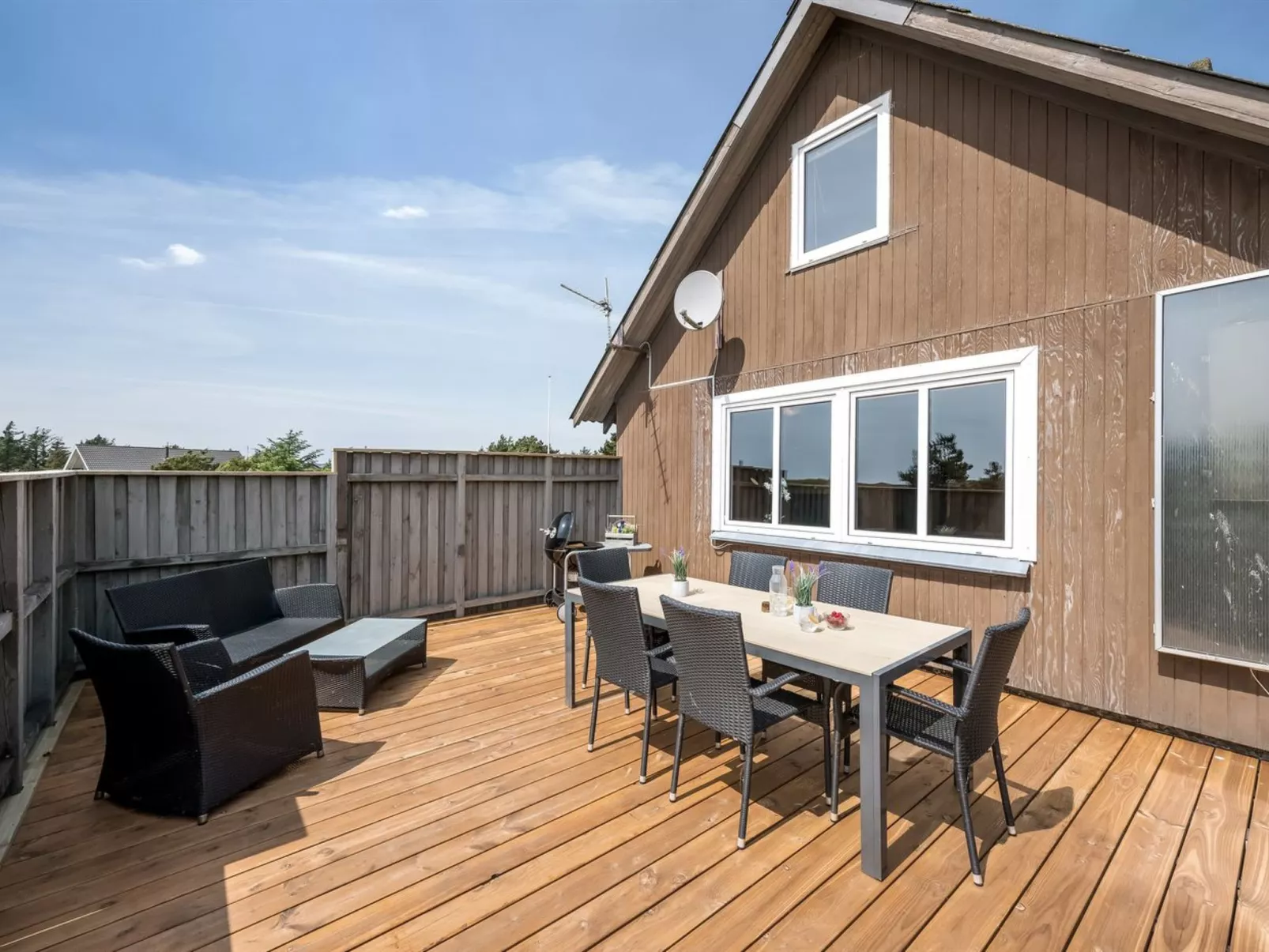 "Dina" - 200m to the fjord-Buiten