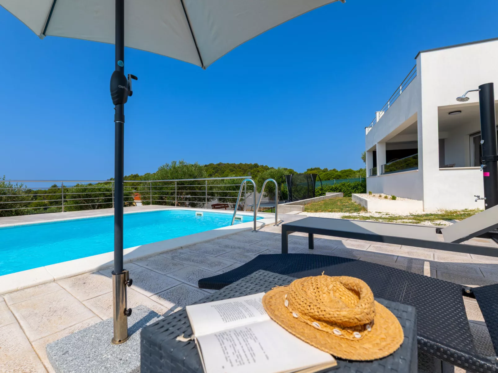 Ria with heated pool-Buiten
