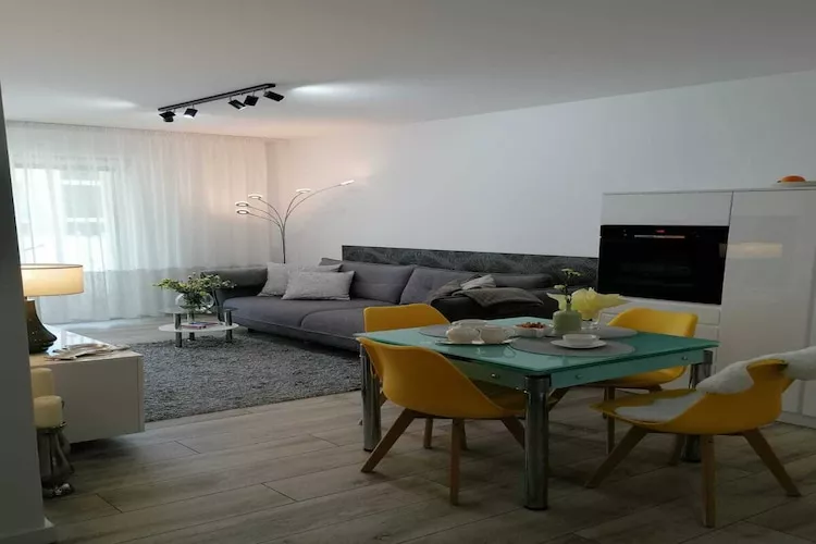 Apartment de luxe am Strand von Rewal-Woonkamer