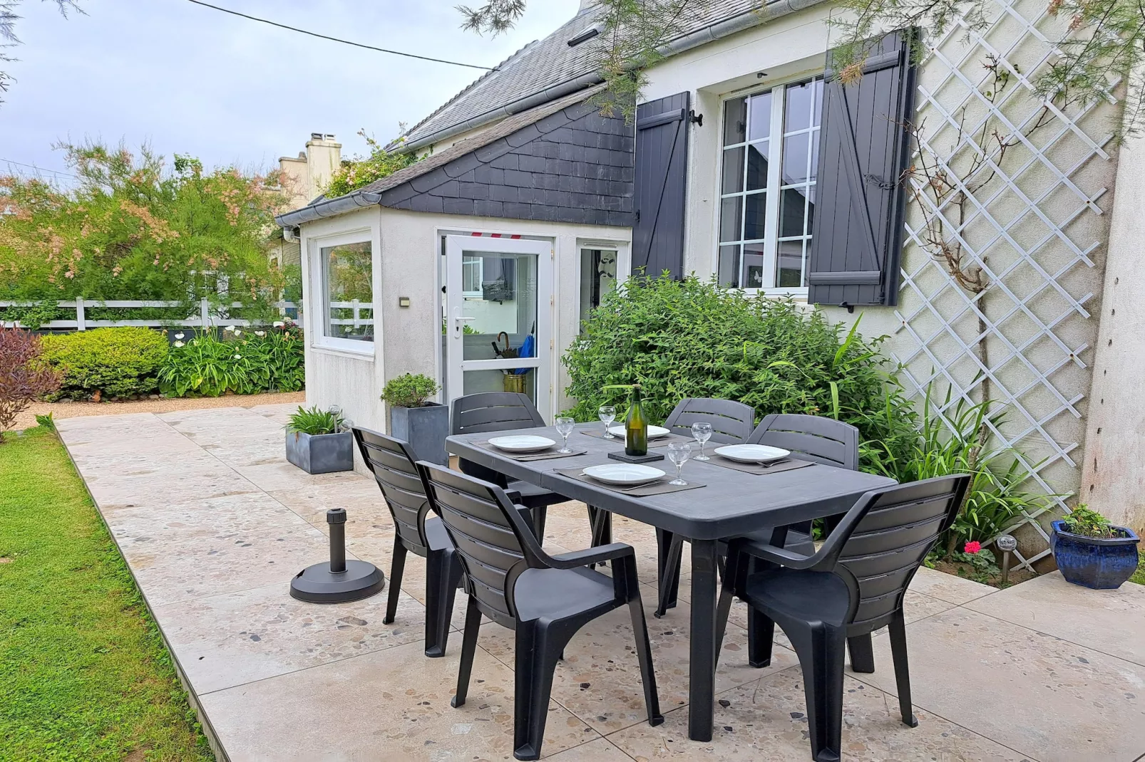 Ferienhaus in unmittelbarer Strandnähe Guisseny-Terrasbalkon