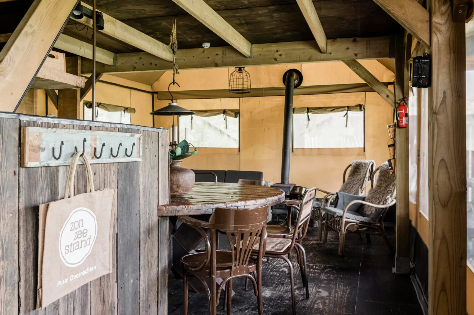 Wood Lodge Luxe - Duynpark-Eetkamer